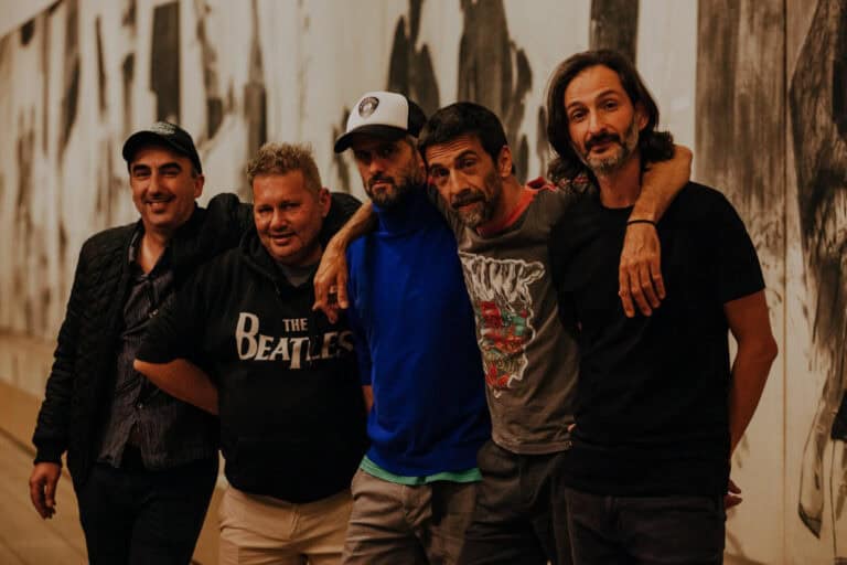 Ornatos Violeta celebram 25 anos de "O monstro precisa de amigos" ao vivo