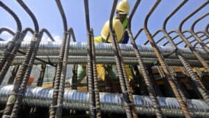 Produção na construção recua na UE em fevereiro mas Portugal regista 2.ª maior subida