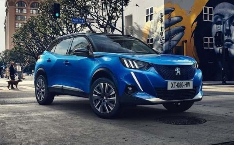 Peugeot 2008 mantém trono. Portugueses preferem Model 3 ao Model Y da Tesla