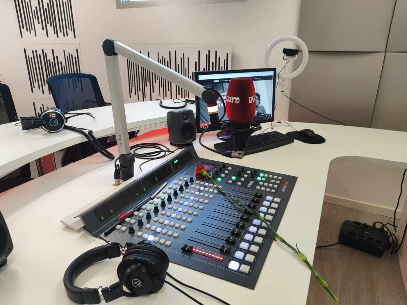 RUM abre primeiro noticiário do dia com 1º comunicado do MFA