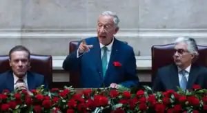 25 Abril: "Tenhamos a humildade e inteligência de preferir sempre a democracia"&nbsp;