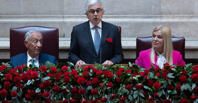 25 Abril: Aguiar-Branco lembra últimas vítimas mortais da polícia política do anterior regime