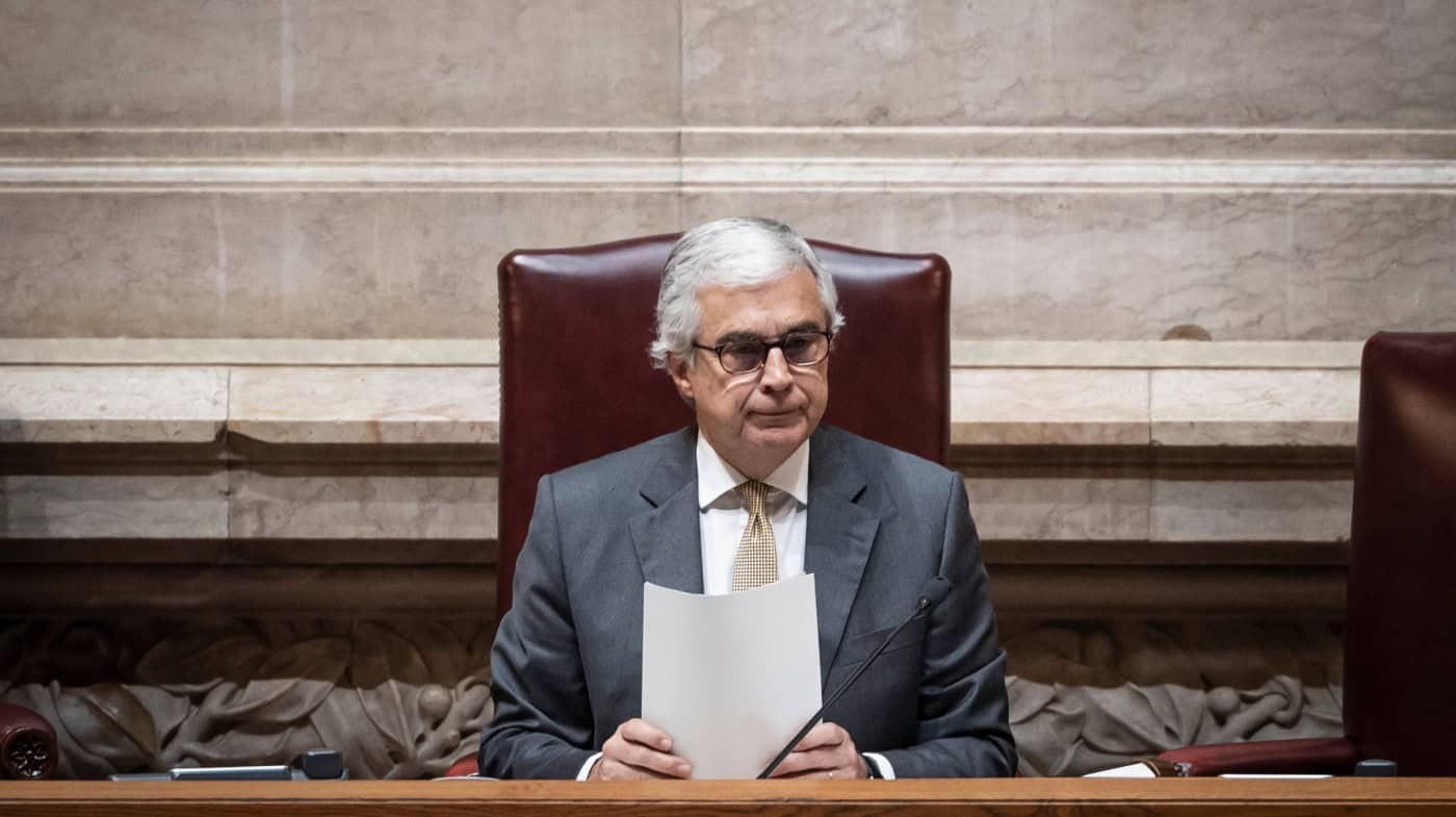 PGR deve ir ao parlamento explicar processos que criam crises politicas&nbsp;