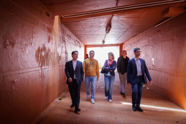 Requalificação do percurso pedonal entre a Praça Flávio Sá Leite e Rodovia está concluída