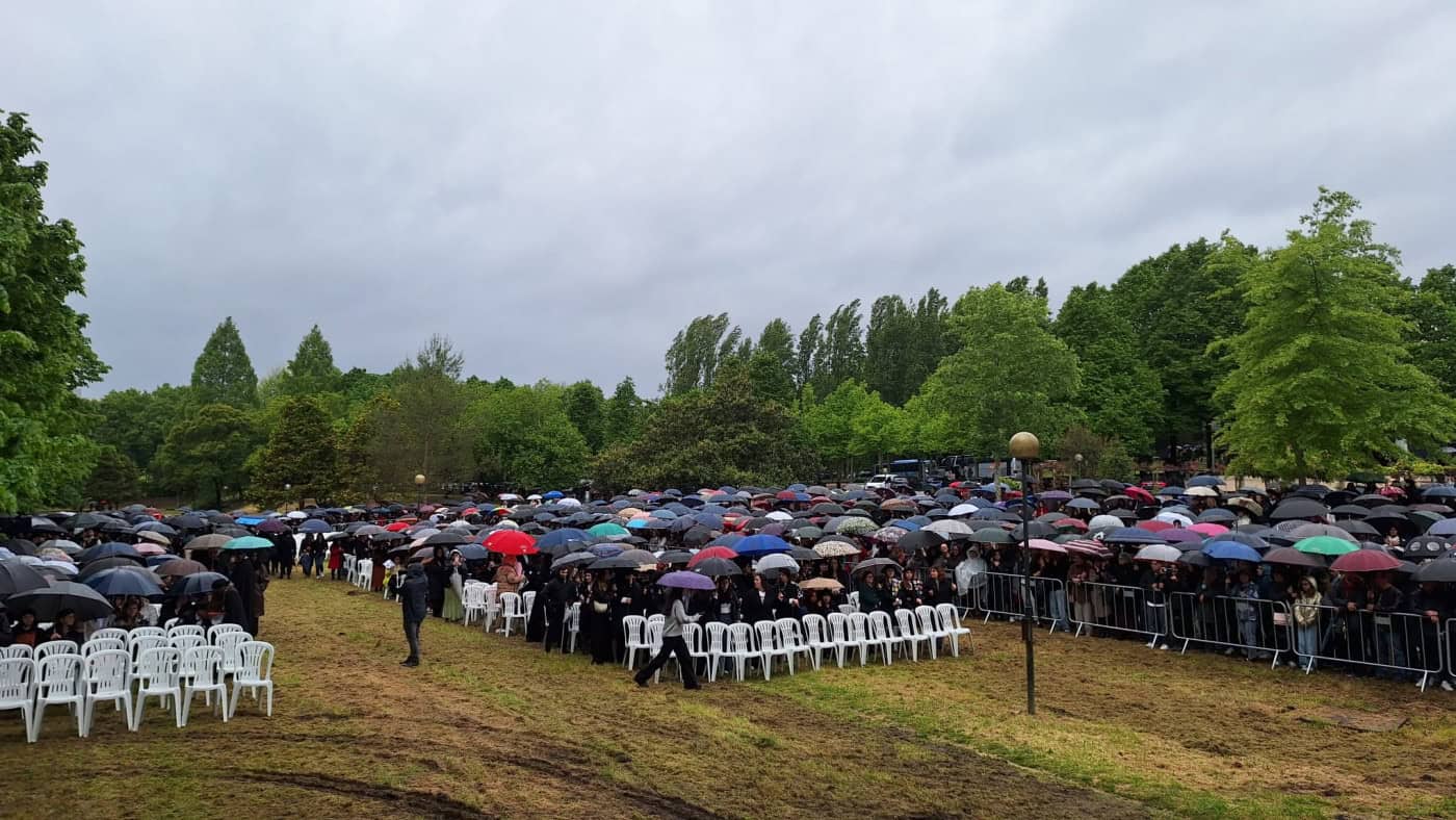 Estudantes molhados, estudantes abençoados