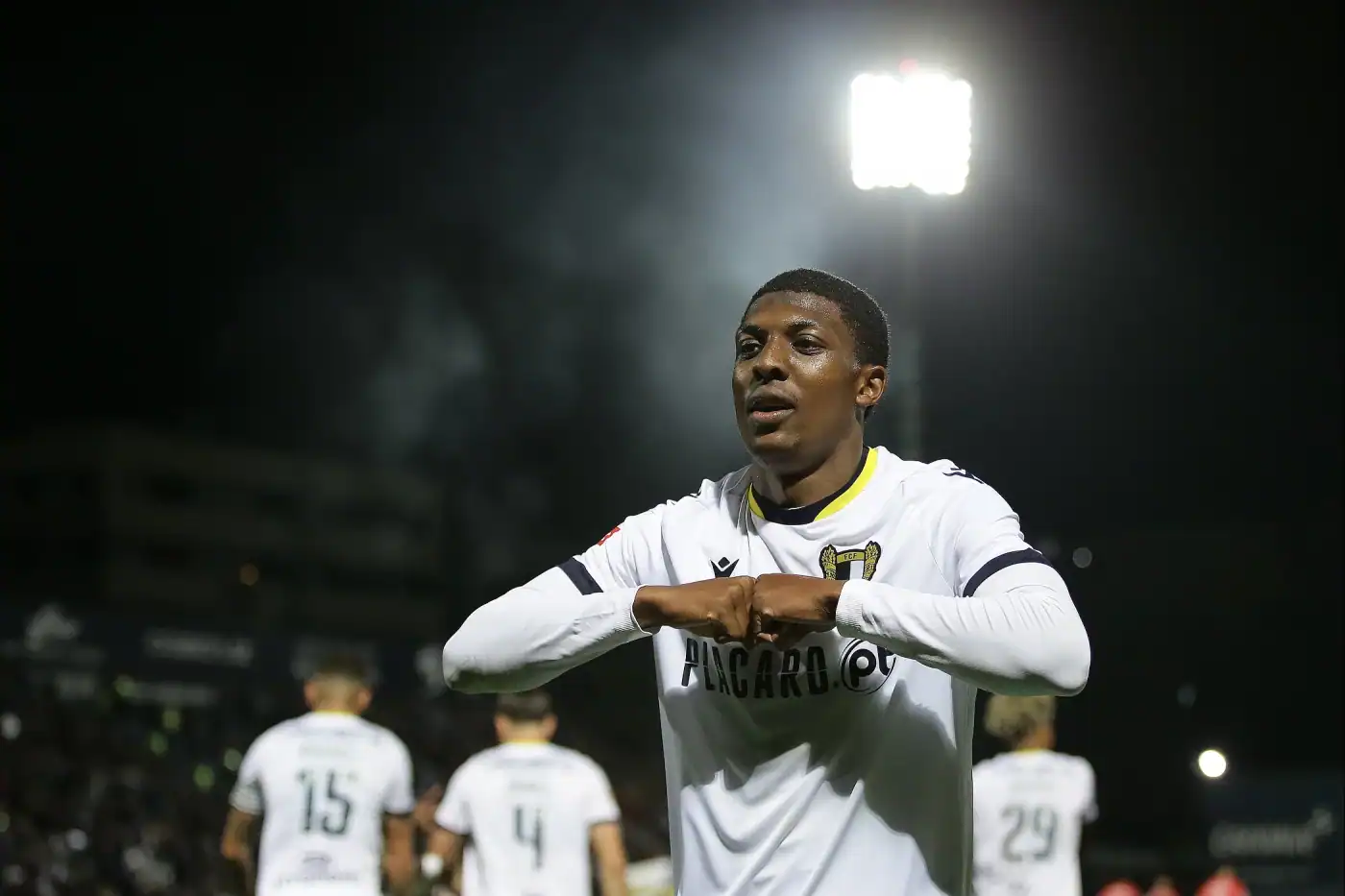 FC Famalicão vence SL Benfica e entrega título ao Sporting CP