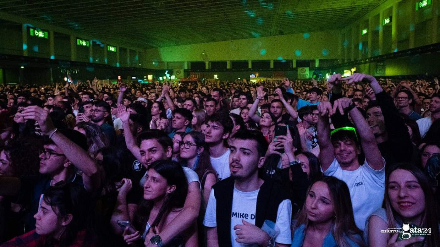Monumentais Festas do Enterro da Gata chegam hoje ao fim