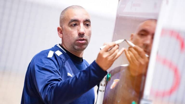 Joel Rocha aponta à vitória na receção ao Caxinas mas pede "humildade e qualidade"