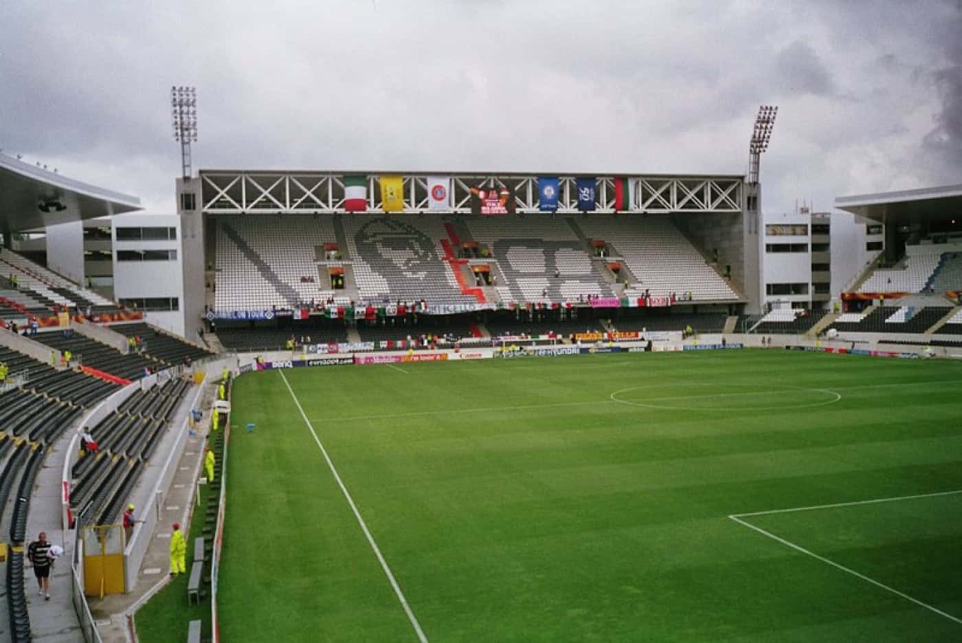 Vitória descarta risco de falhar provas da UEFA e alega que só resta pagar multa