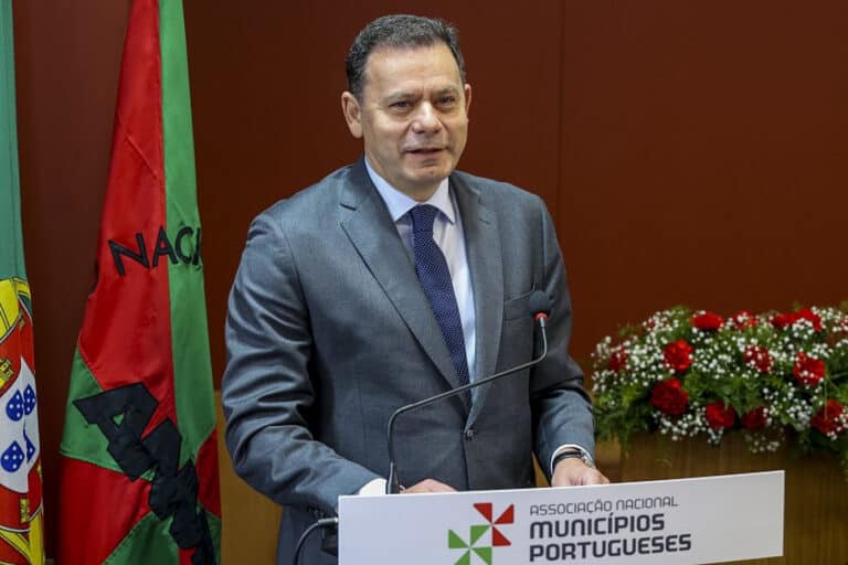 Primeiro-ministro diz que regionalização não é prioridade do Governo