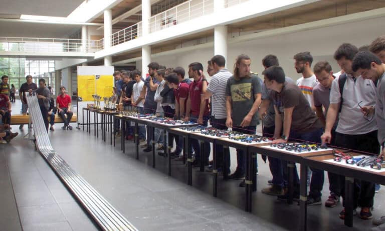 Festival de minicarros atrai centenas de alunos de Engenharia à UMinho