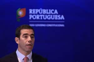Governo vai rever modelo institucional de gestão da entrada de imigrantes 