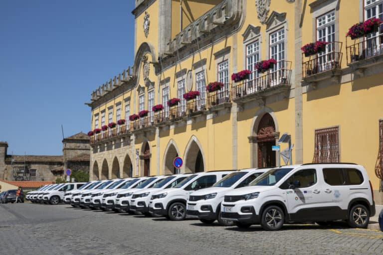 Barcelos recebe 15 viaturas elétricas da ARS Norte
