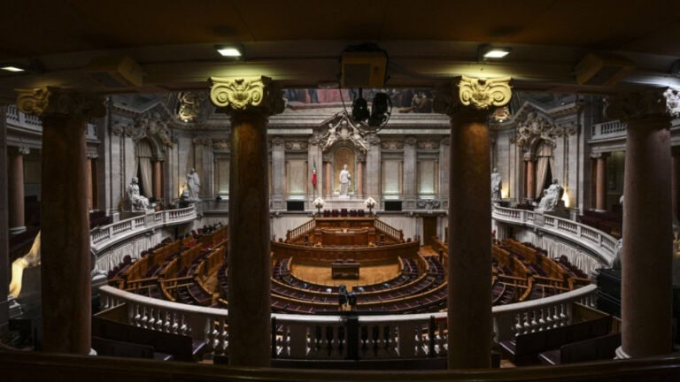 Parlamento unânime para criar nos DIAP gabinetes para vítimas de violência doméstica