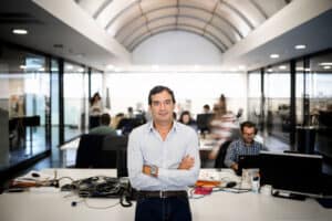 AEMinho celebra 3º aniversário em Guimarães e oferece obra sobre IA ao Município