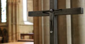 Vítimas de abusos podem a partir de hoje pedir compensação financeira à Igreja&nbsp;