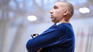 "Dentro da quadra tudo faremos para conquistar a segunda vitória na eliminatória"