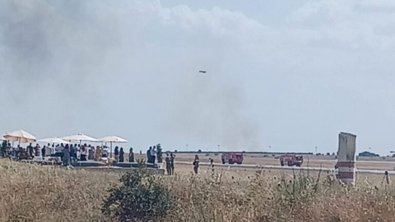 Dois aviões colidem e despenham-se no festival aéreo em Beja
