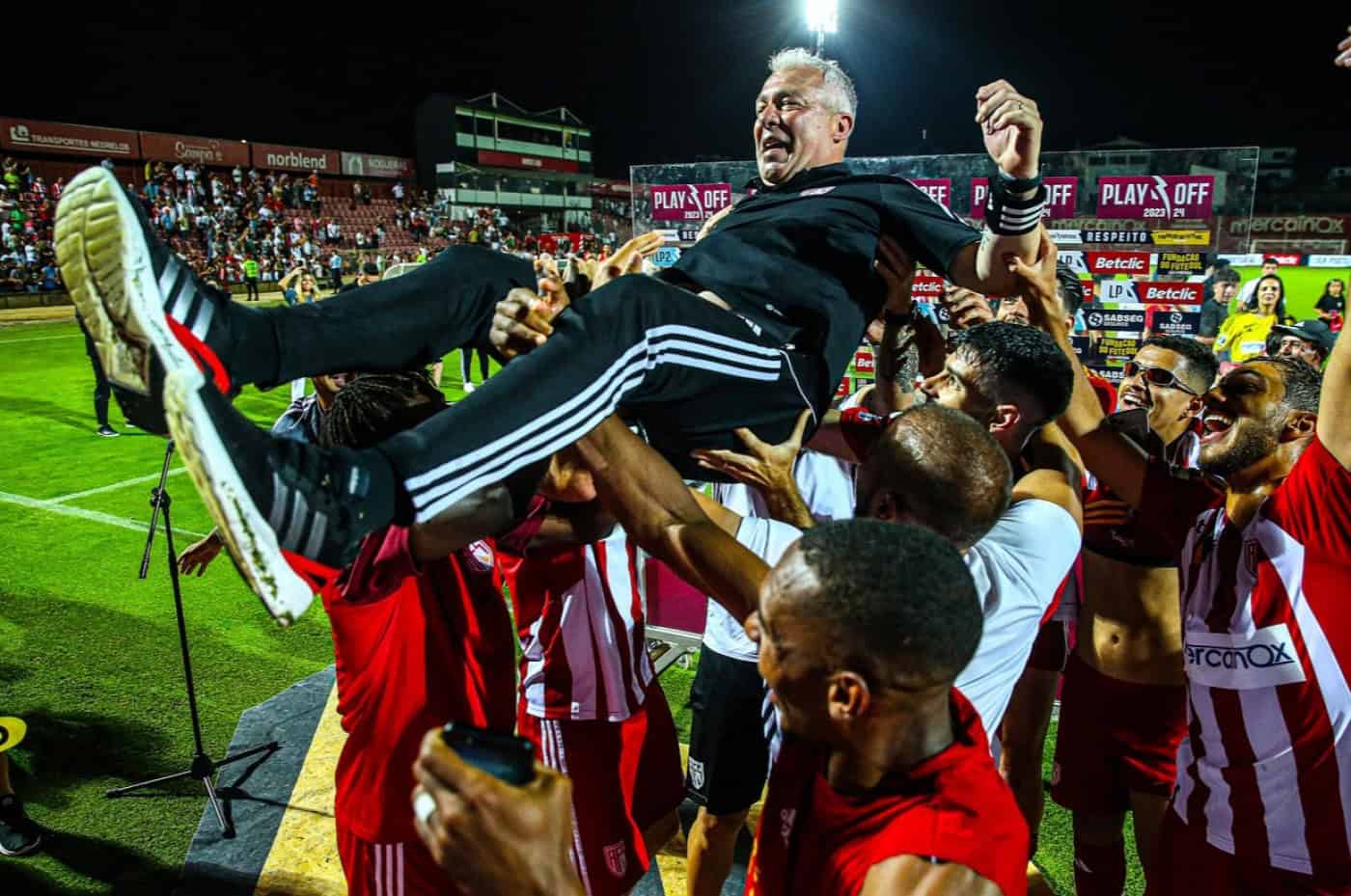 AVS volta a vencer e sobe à I Liga, Portimonense despromovido