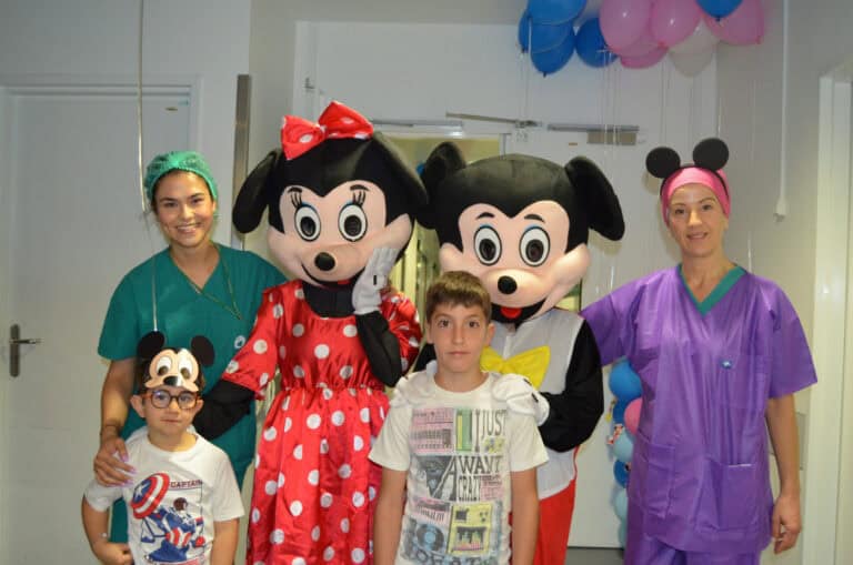 ULS de Braga veste-se a rigor para receber Mickey e Minnie no Bloco Operatório