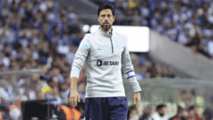 Vítor Bruno assinou e já é treinador do FCP