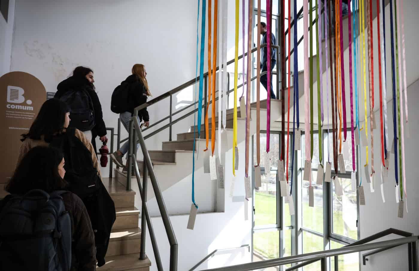 Mais de 30 mil universitários estudam e trabalham