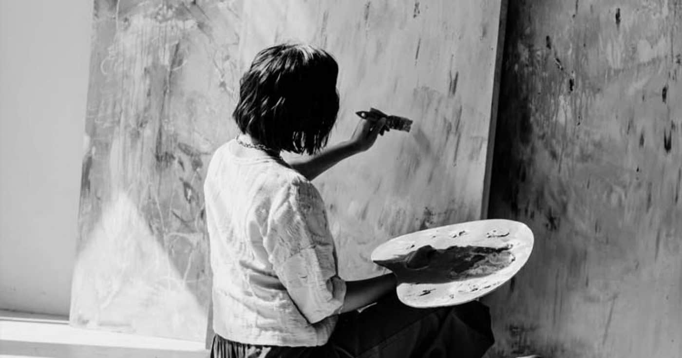 ‘Asas de Pedra’ debate passado e presente com a liberdade como tema central