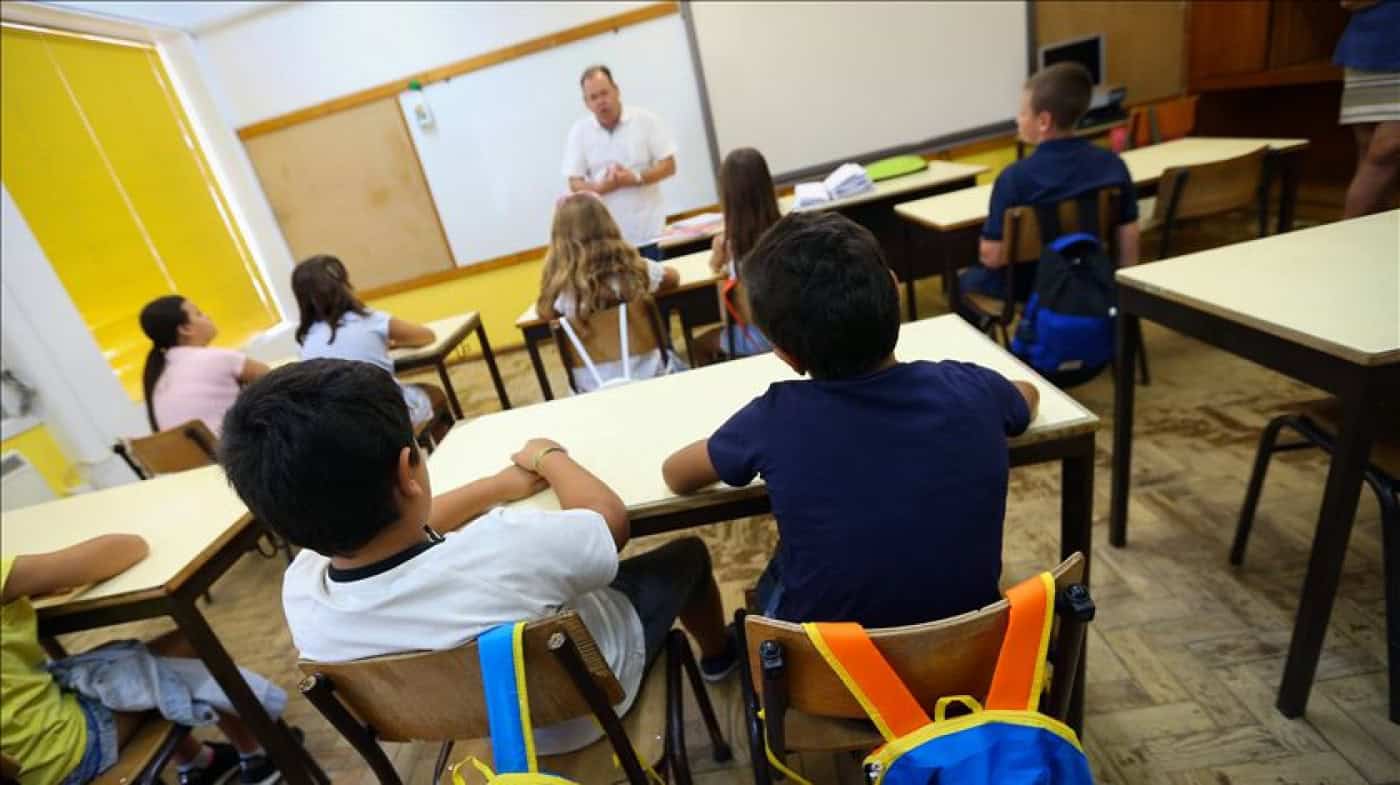 Estudo da Fenprof. Professores primários estão mais velhos, têm demasiado trabalho e alunos a mais