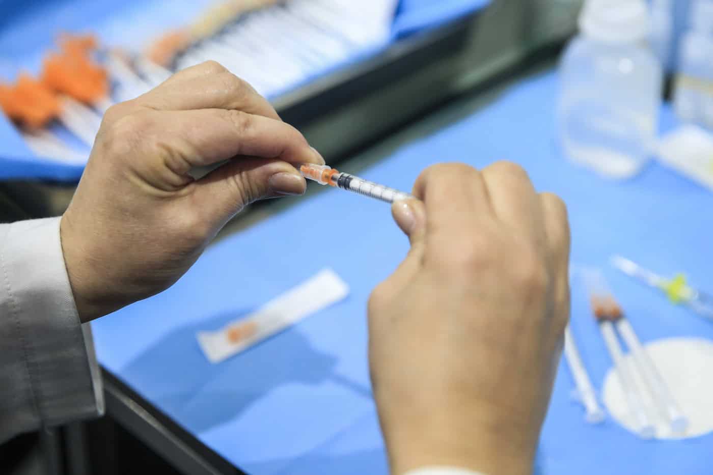 Estudo estima que vacinação nas farmácias tenha poupado 2,4 milhões de euros aos utentes