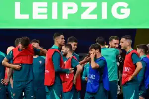 Nuno Mendes vai jogar como central, ao lado de Rúben Dias e Pepe 