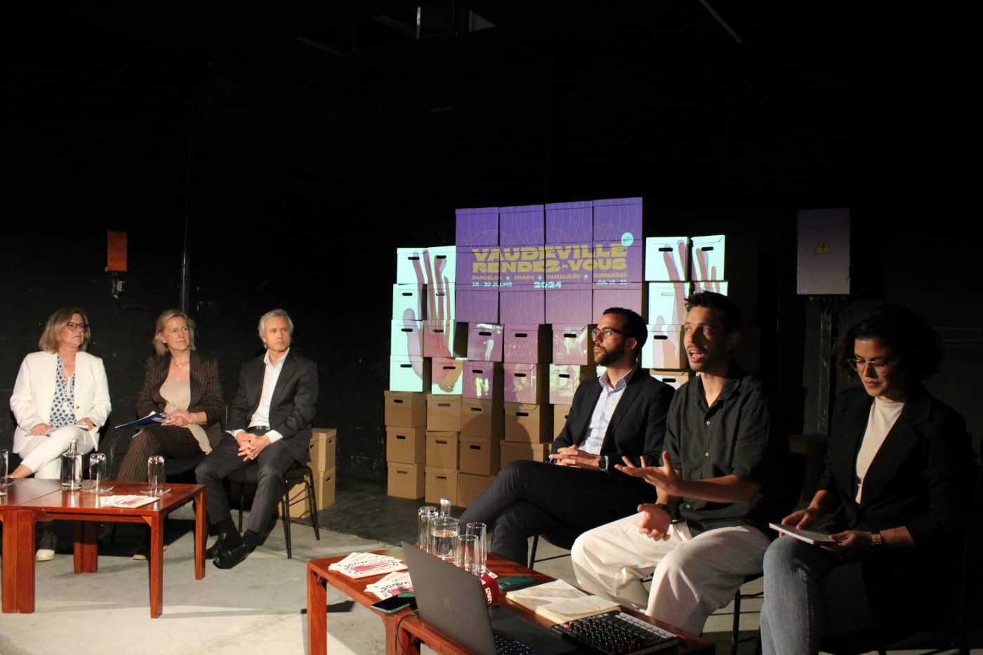 Vaudeville Rendez-Vous leva arte circense para teatros e espaços convencionais