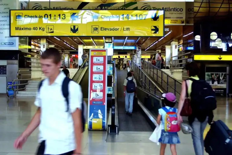 Imigrantes brasileiros são os que mais pedem ajuda para voltar a casa