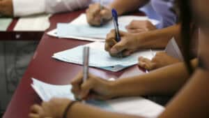 Literacia financeira dos alunos portugueses está em linha com a OCDE