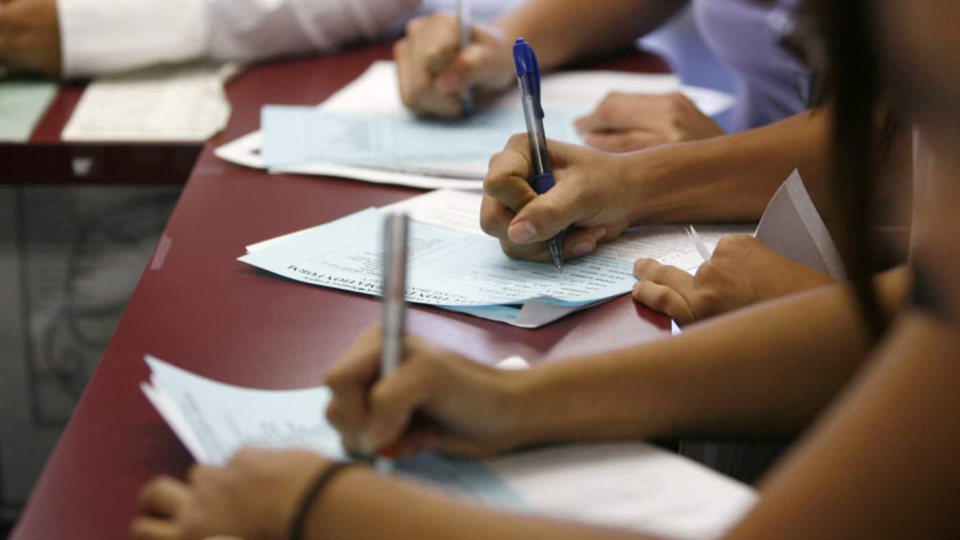 Literacia financeira dos alunos portugueses está em linha com a OCDE