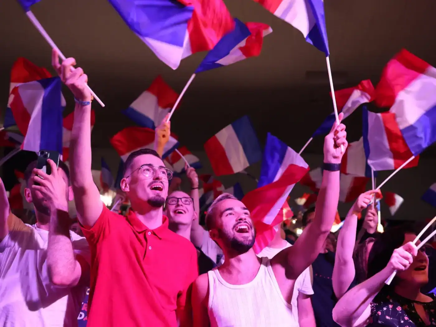 Mais de um terço dos franceses foram às urnas e a vitória foi da extrema-direita