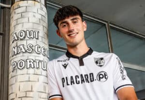 Óscar Rivas reforça defesa do Vitória SC até 2028