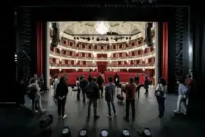 Através do brincar ´Companhia de Espectadores` fala dos direitos das crianças