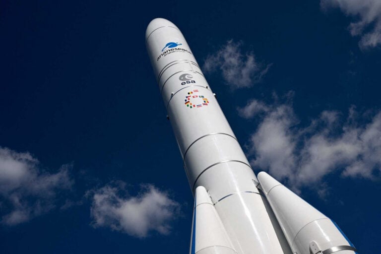 Novo foguetão europeu Ariane 6 será lançado na terça-feira com nanossatélite português a bordo&nbsp;