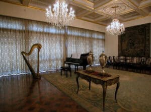 Exposição e livro 'A Paz, o Pão, Habitação, Saúde, Educação' comemora valores de Abril