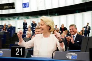 Ursula von der Leyen reeleita para a presidência da Comissão
