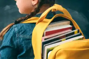 Vales relativos a manuais escolares disponíveis a partir de 1 de agosto