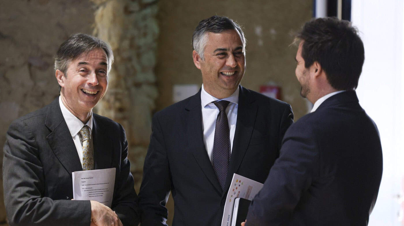 Doutorados entram na carreira de investigador após cinco anos à experiência