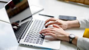 Trabalhadores em 'lay-off' sobem 62,9% em junho mas tendência de queda manteve-se 