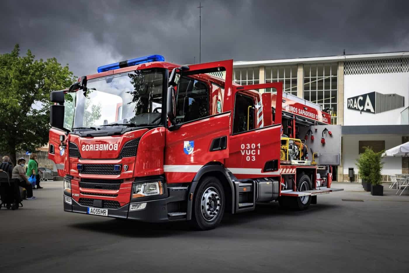 Incêndio em Arentim mobiliza mais de 60 operacionais e um meio aéreo