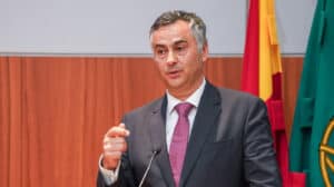 Ministro quer reitor eleito por "órgão mais abrangente ou votação direta" da academia