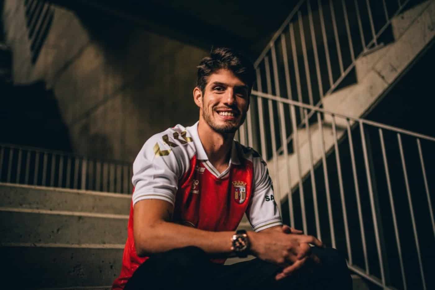 Lucas Piazon rescinde com o SC Braga