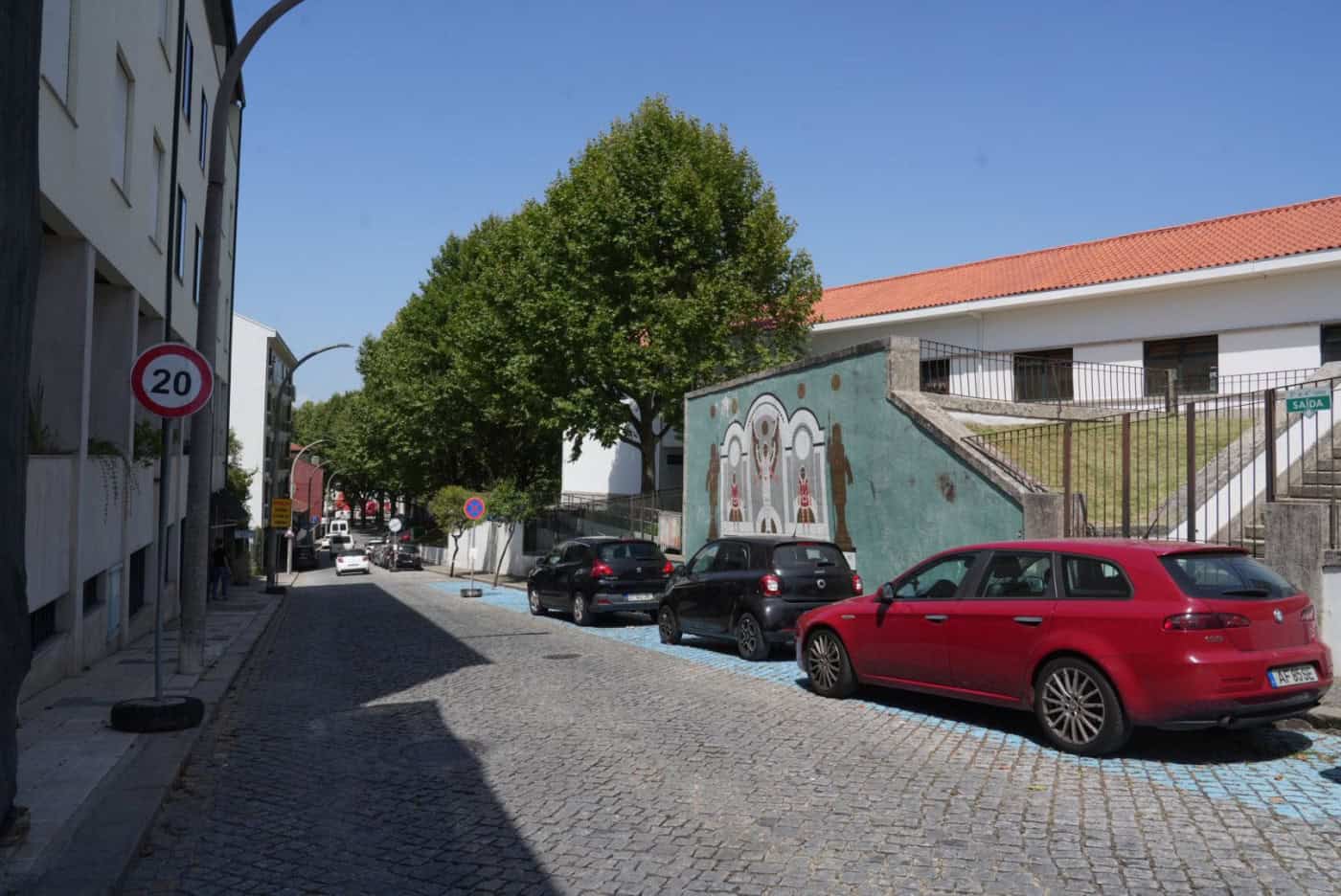 Obras na Escola da Sé condicionam estacionamento durante um mês