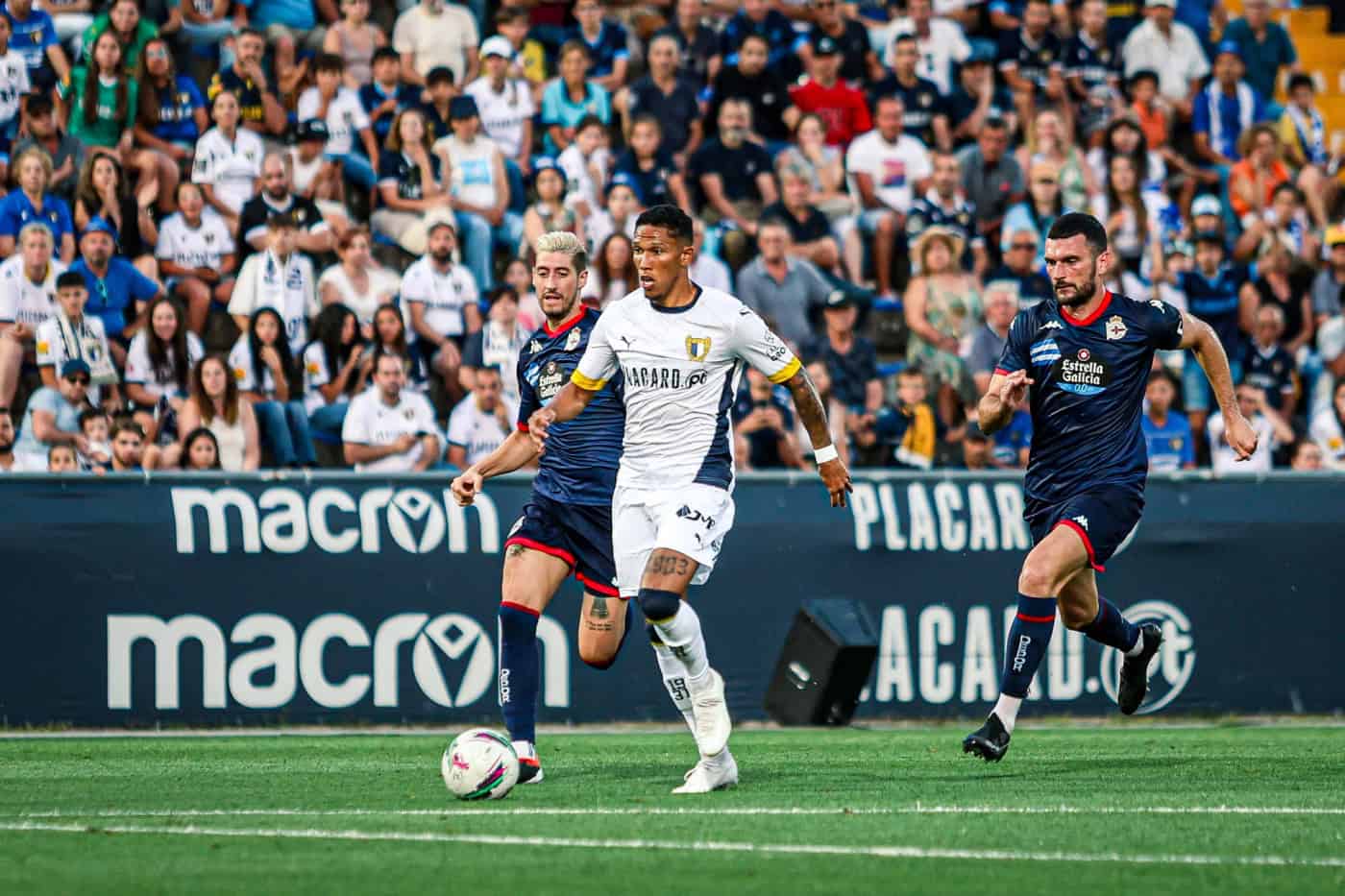 FC Famalicão empata com o Deportivo da Corunha na apresentação aos adeptos