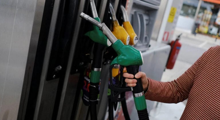 Preço do gasóleo desce e da gasolina sobe