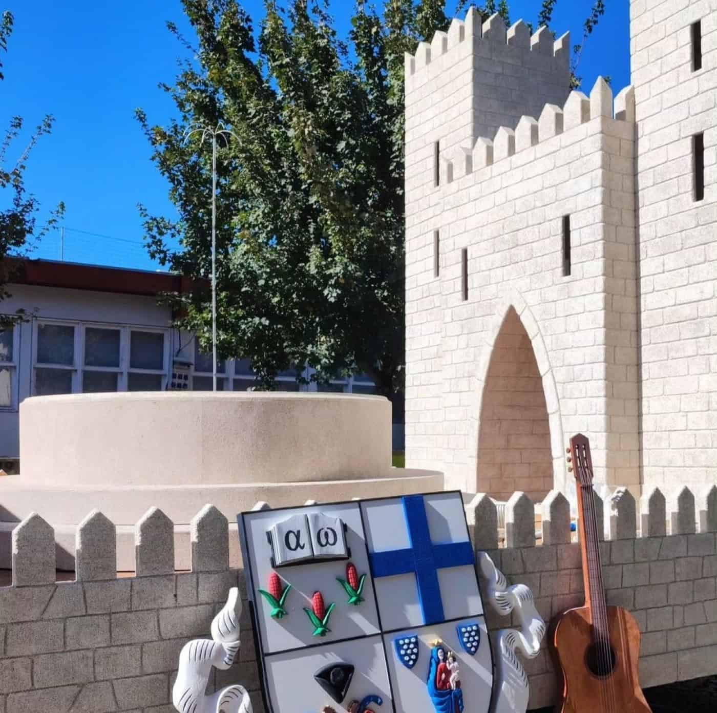 Tuna Afonsina desfila na Marcha Gualteriana com carro alegórico